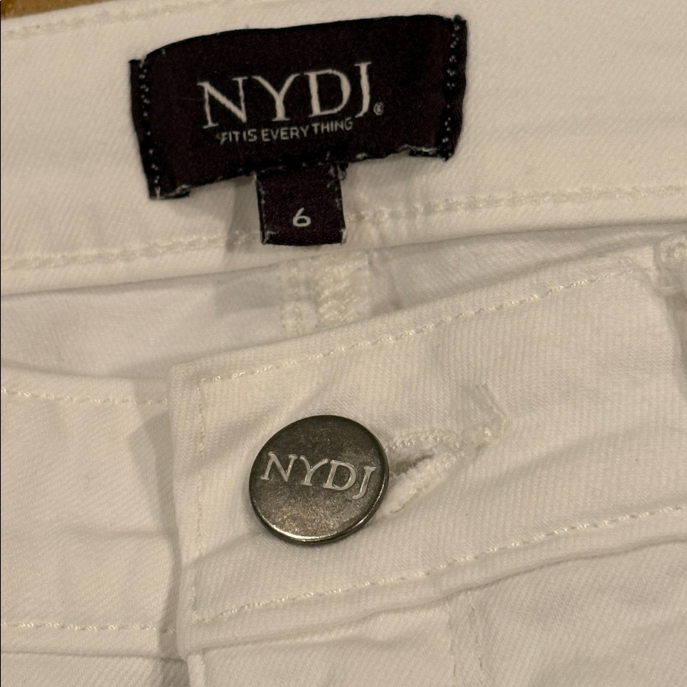 NWOT NYDJ Women's White Straight Leg Jeans, Cotton Blend, “Sheri Slim, 6 - Picture 5 of 12